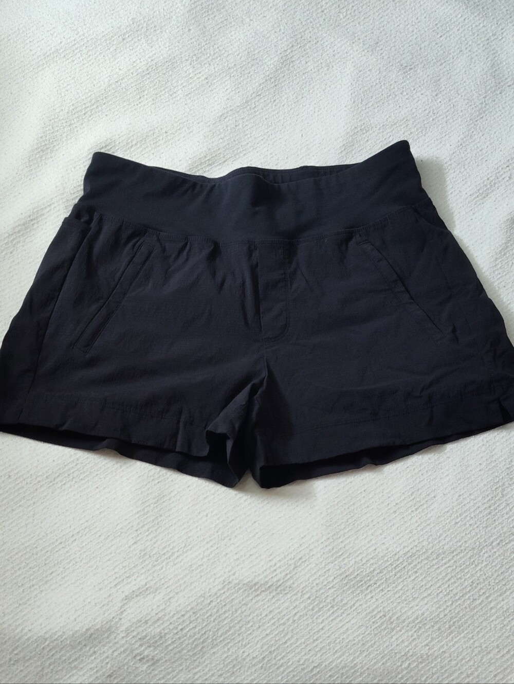 Athleta Trekkie North Mid Rise 3.5" Short Size 8